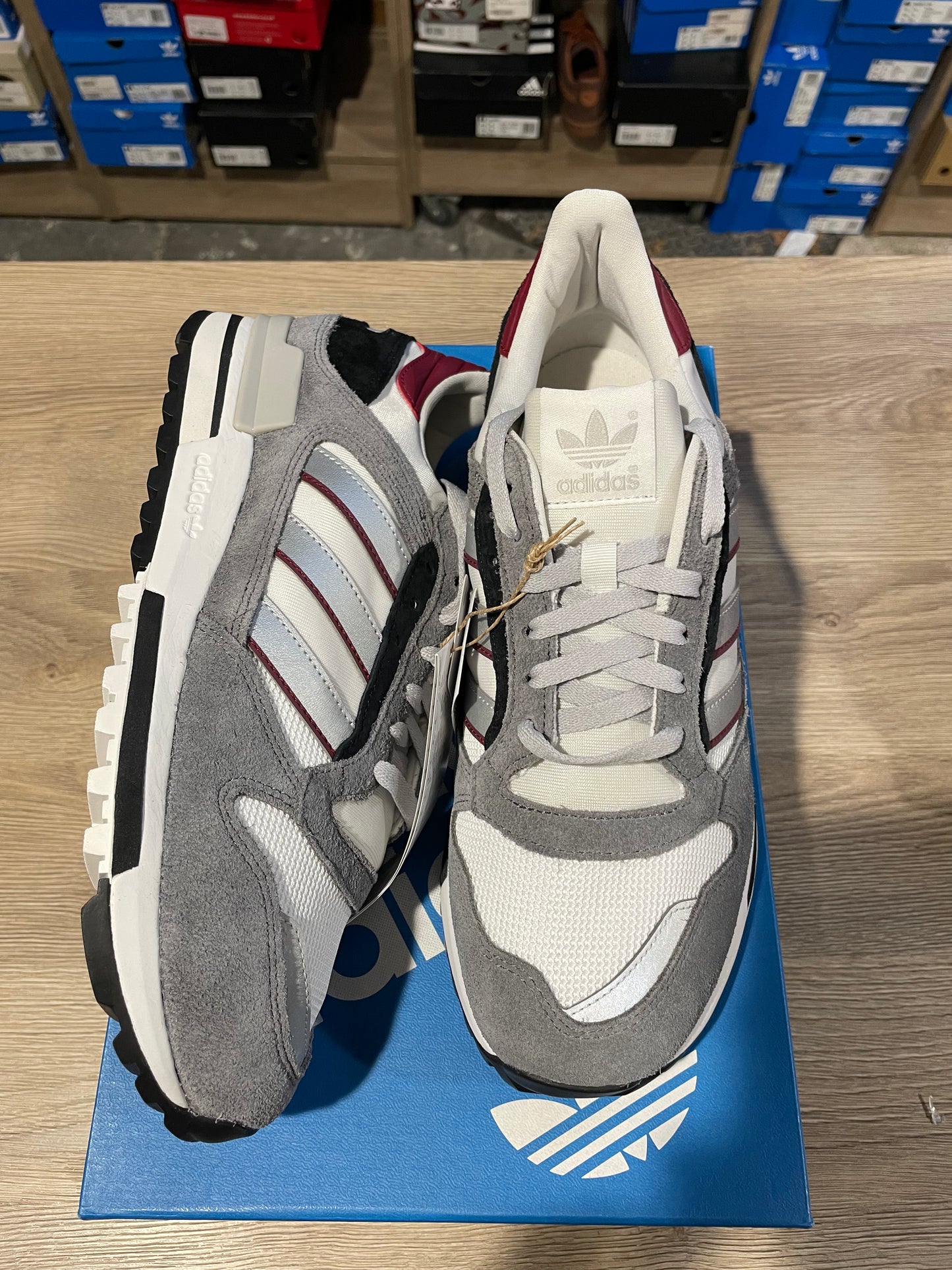 Adidas ZX 600.